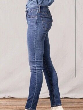 Levi's 711 Women's Skinny Jeans in Light Blue Wash Size 27 Mid Rise